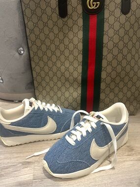 NIKE Pacific women’s size 5 Denim light blue sneakers ! Brand NEW!! No Box
